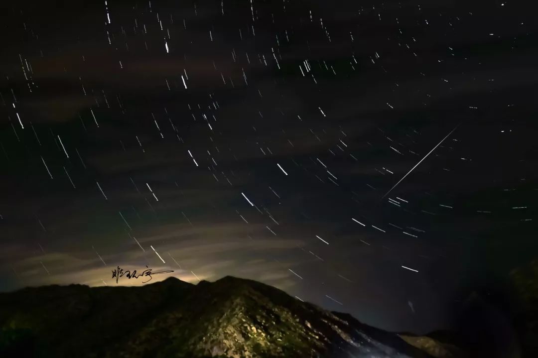 小的地方而位于西北净土喀纳斯之上的禾木星空营地满足了这一切条件!