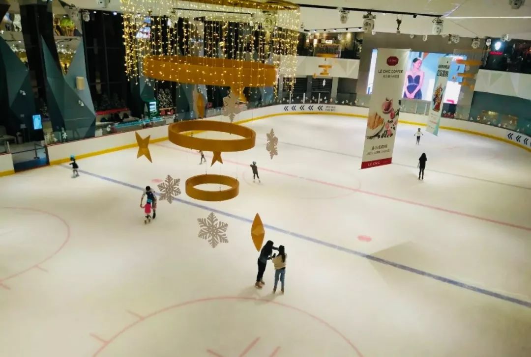 ice arena 冰纷万象滑冰场是继 万象城滑冰场后华润在深圳建设运营的