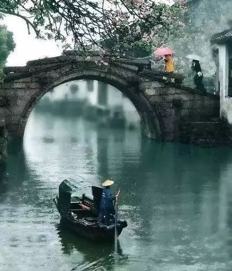 "舟行碧波上,人在画中游."那些人景合一的中国古桥