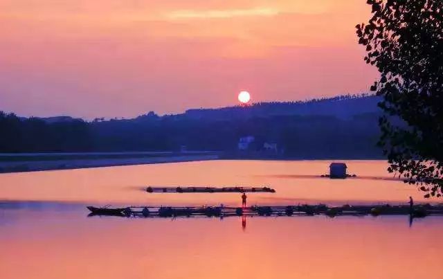 区内湖泊众多,包括吕梁湖,悬水湖,圣人窝水库,下洪水库,水口水库,白塔