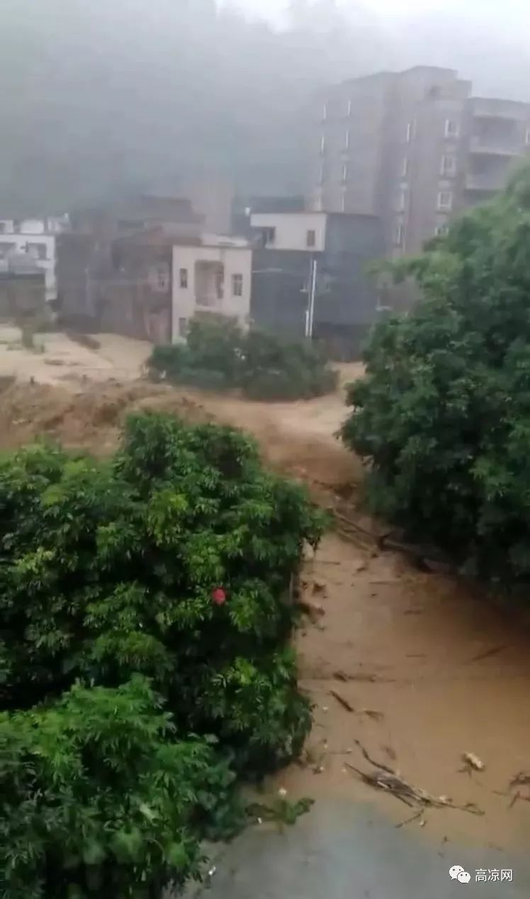 信宜阳春暴雨造成洪涝水浸高州马贵大坡等山区暴雨情况