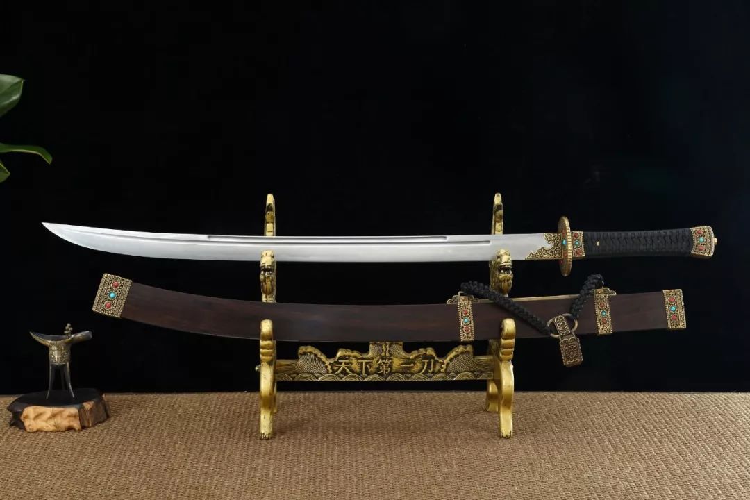 在清朝武备中占据重要地位精美奢华的四方清刀