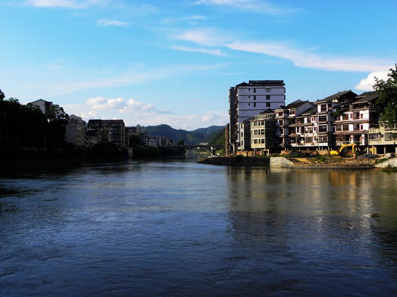 巫水沿岸名胜古迹有会同县高椅乡境内的"高椅古村",洪江区的洪江古