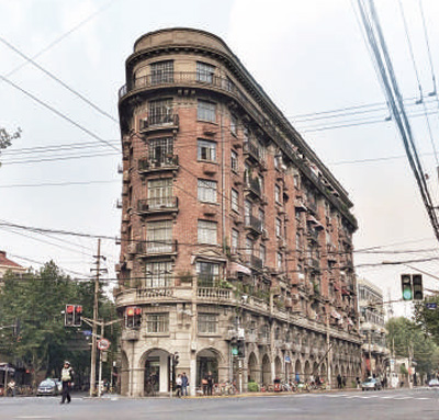 邬达克1924年设计的诺曼底公寓,现为武康大楼,曾是上海的地标性建筑之