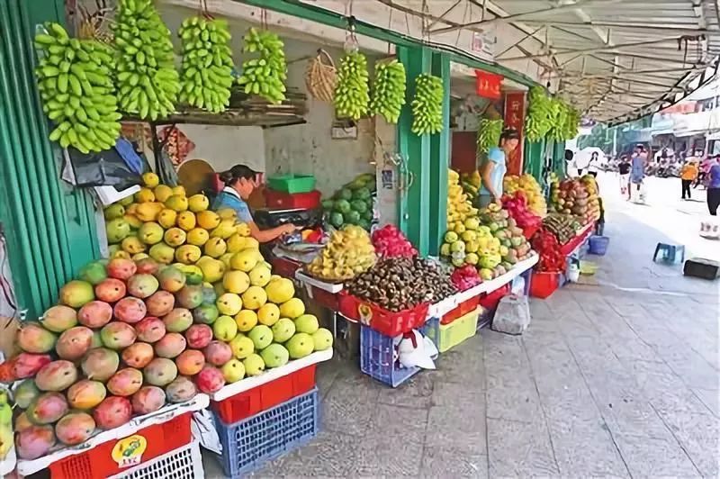 三亚第一市场的水果摊(古月 摄)