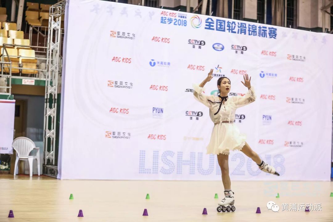 苏菲浅,中国自由式轮滑运动中最强的女选手,曾经获得2007年学生轮滑