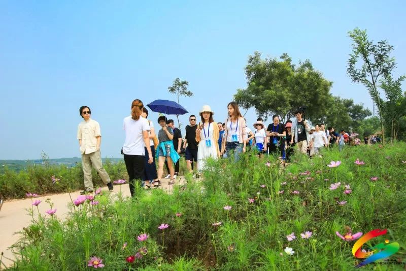 荒山变绿岭:中国核桃小镇 临城绿岭核桃小镇风景区 是依托绿岭万亩