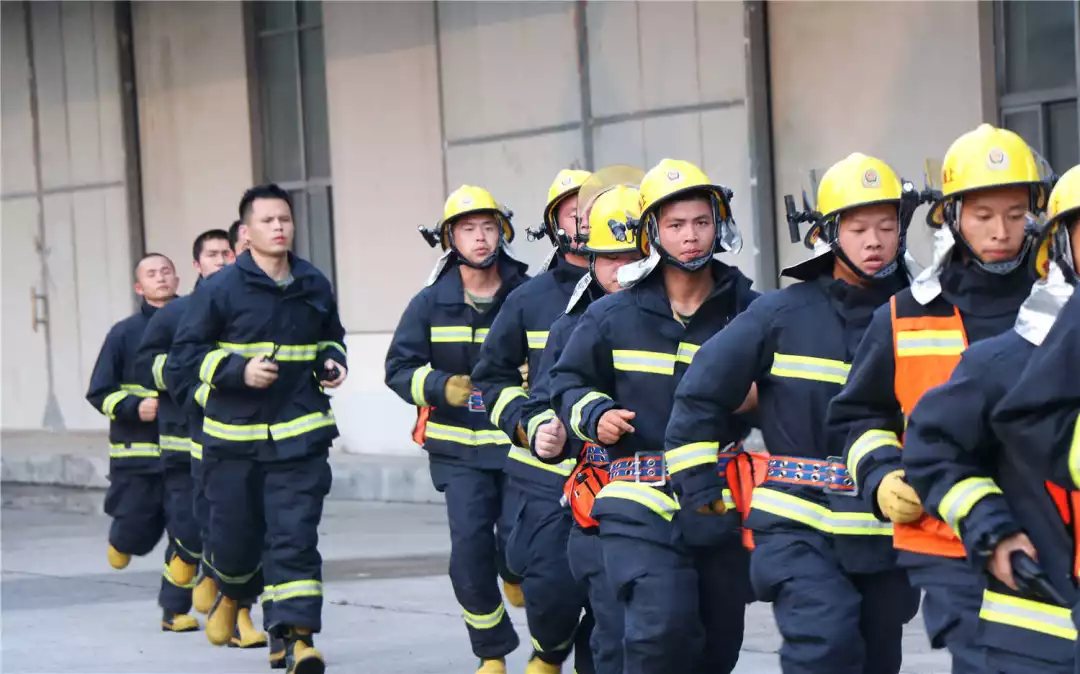 上海市松江区消防支队在上海火炬成功举行消防演习