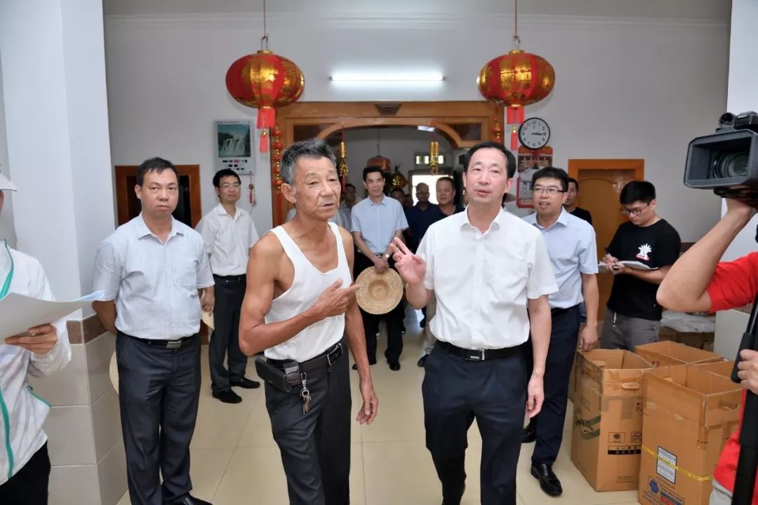 泉州市副市长肖汉辉,石狮市委书记朱启平,市长黄春辉,副市长李斌,永宁