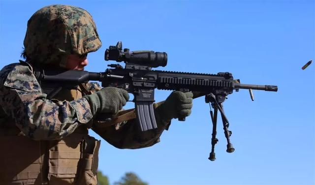 美国海军陆战队眼中的班用机枪其实就是hk 416自动步枪的改进版