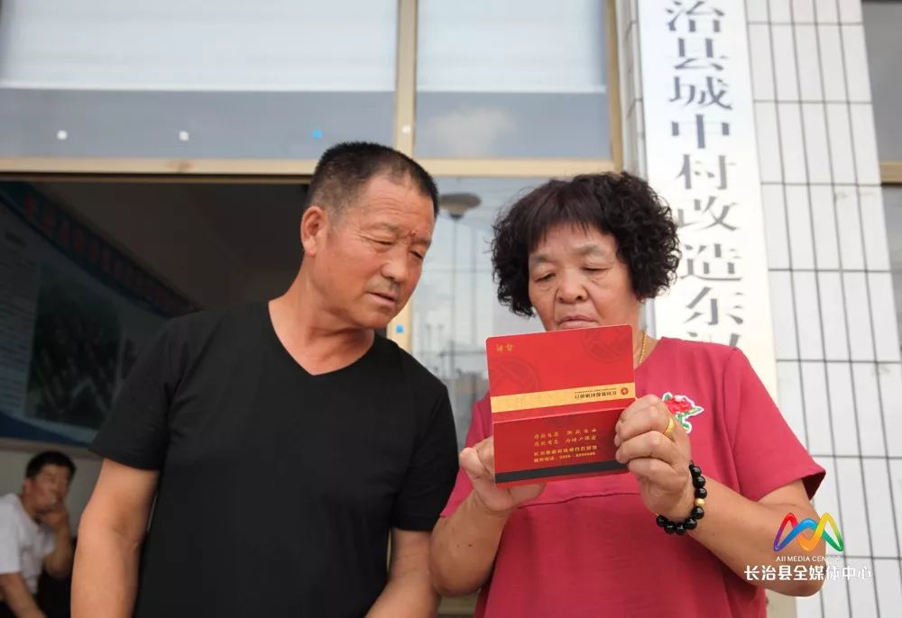 8月6日,长治县韩店镇东汉村村民宋改清,在众人的喝彩声中,第一个从