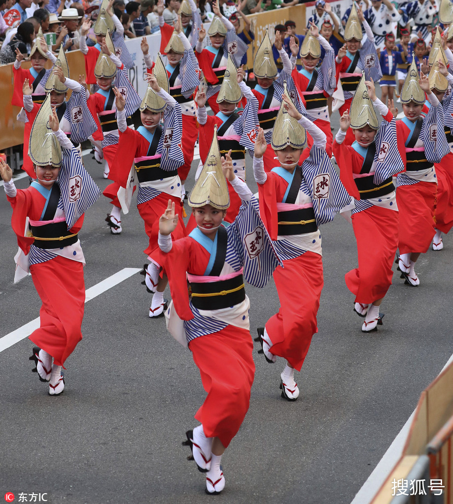 点燃夏日激情 日本德岛传统"阿波舞节"热闹开幕