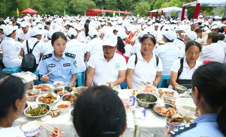 警察叔叔警察阿姨回家吃饭啦贵阳这场家宴感动了上千人