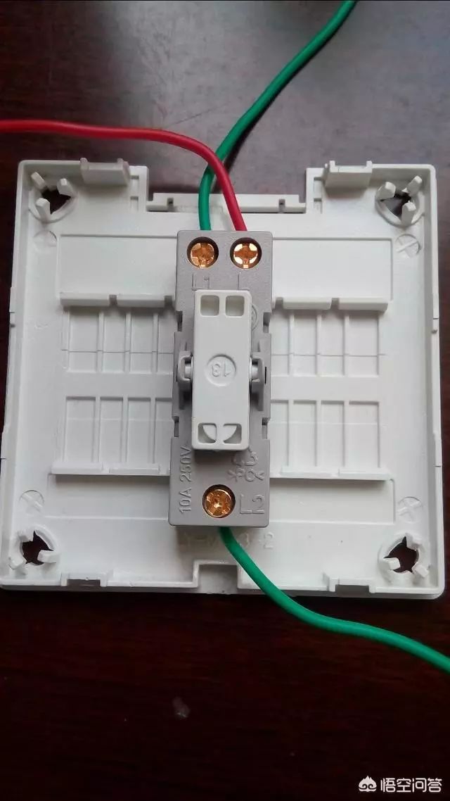 3个开关控制一个灯,该怎么接线