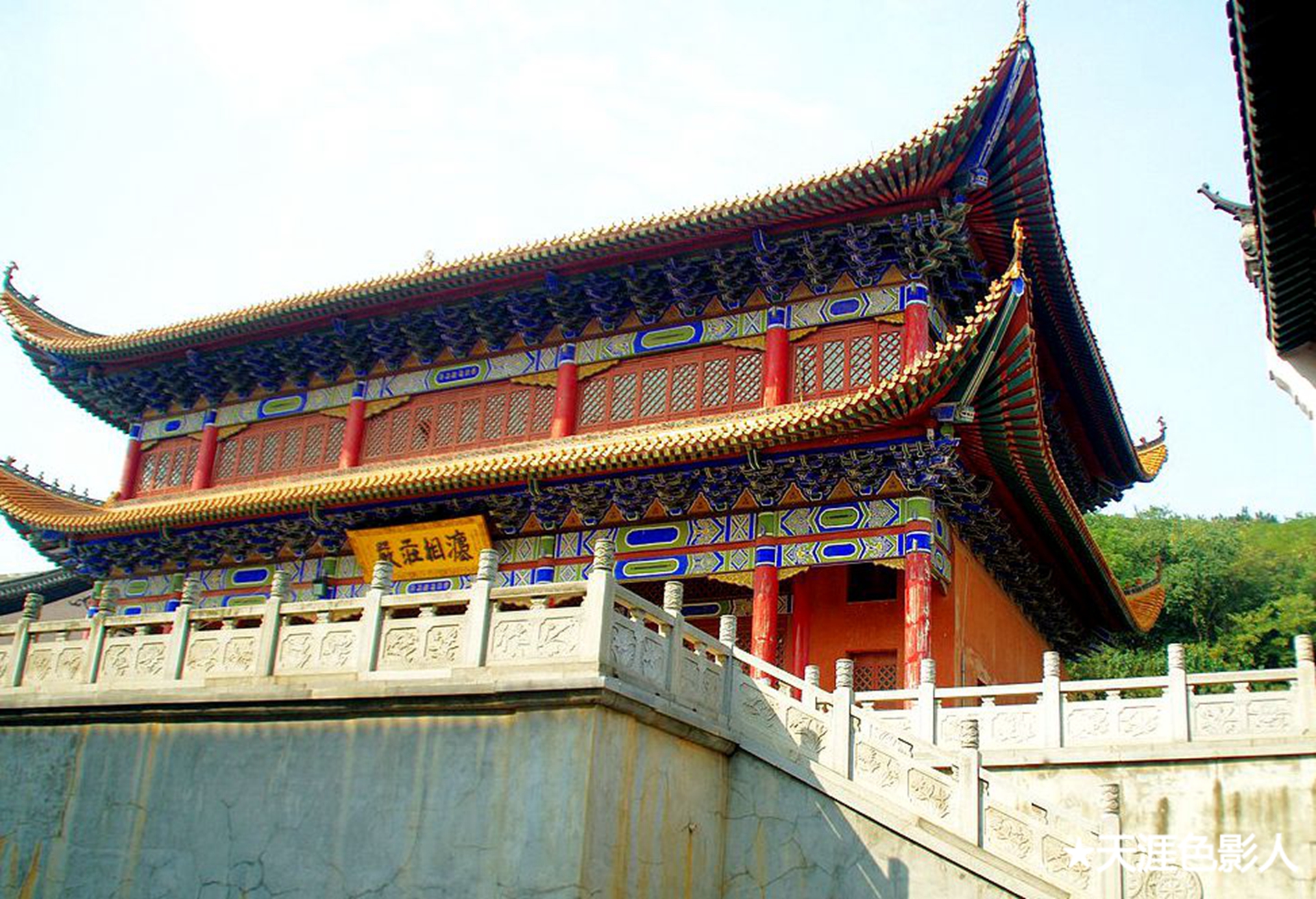 原名金台寺,宋朝景德年间更名为景德寺,曾与汉阳归元寺,武昌宝通禅寺