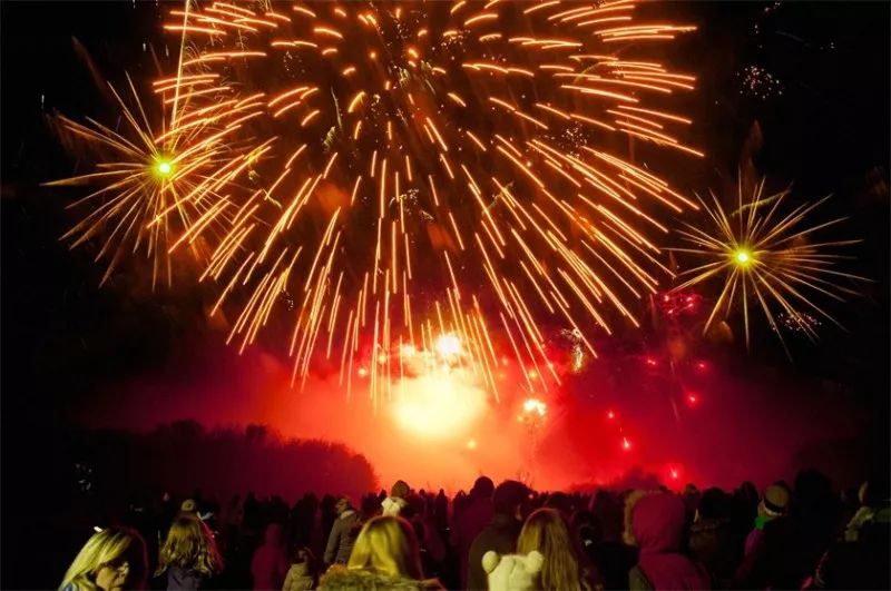 这一天,就是英国的"烟火节"(bonfire night 或 guy"s fawkes night).