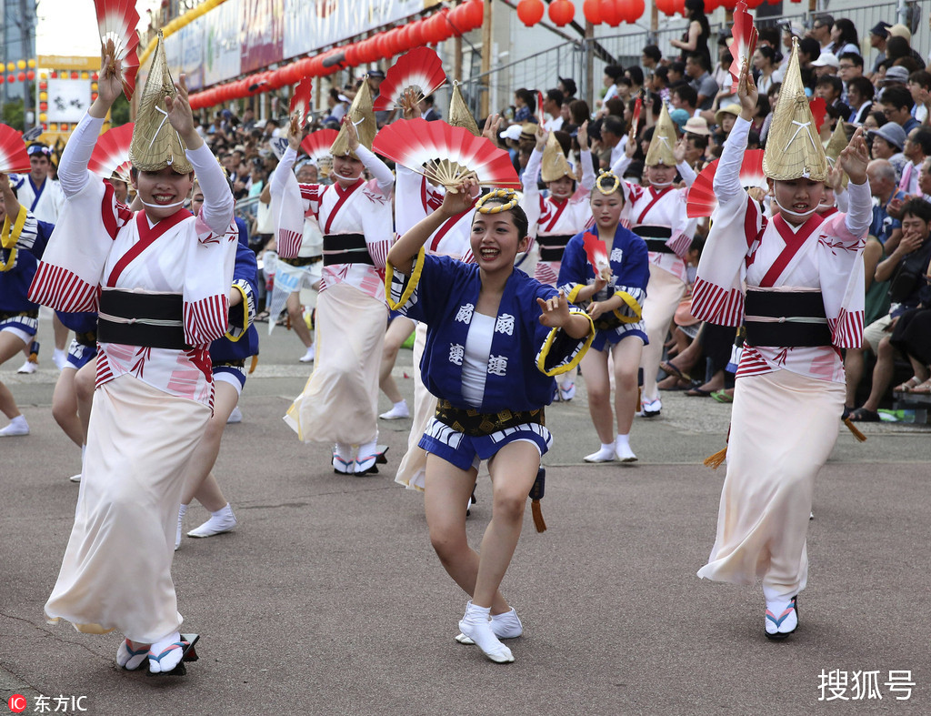 点燃夏日激情 日本德岛传统"阿波舞节"热闹开幕