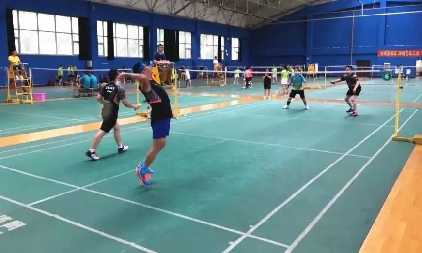 浑南区总工会"浑南杯"第三届职工羽毛球赛正式在沈阳体育学院开赛