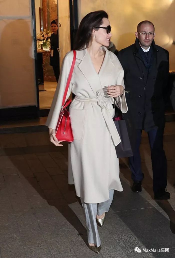 是每日生活中不可或缺的仪式 angelina jolie in max mara labbro