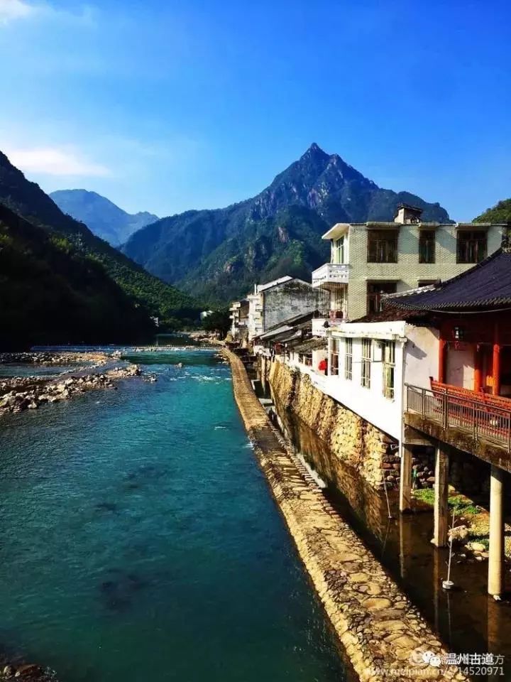 顺溪镇,地处平阳县西部山区,因鳌江上游干流顺溪流经全镇而得名.