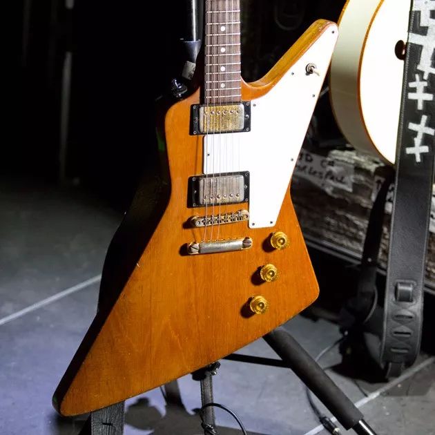 u2吉他手the edge设备观光车已到站_gibsonexplorer