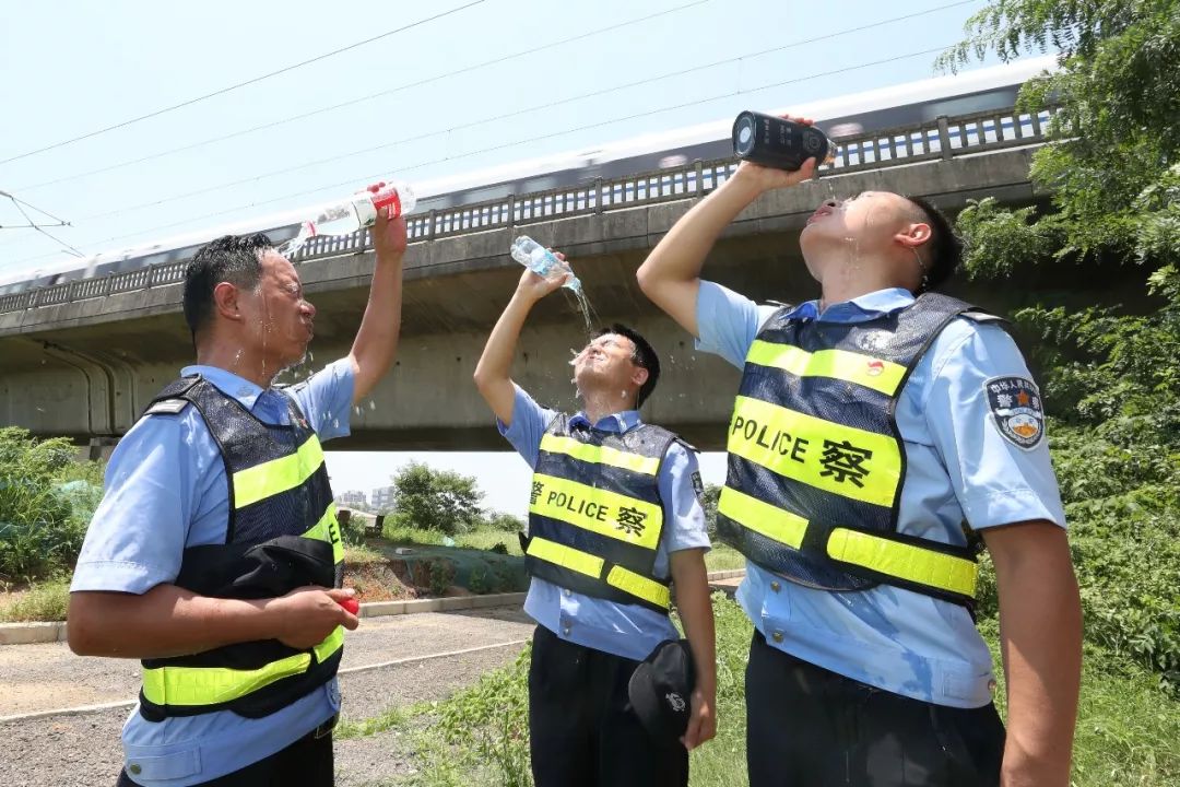 有困难都找警察你们辛苦了