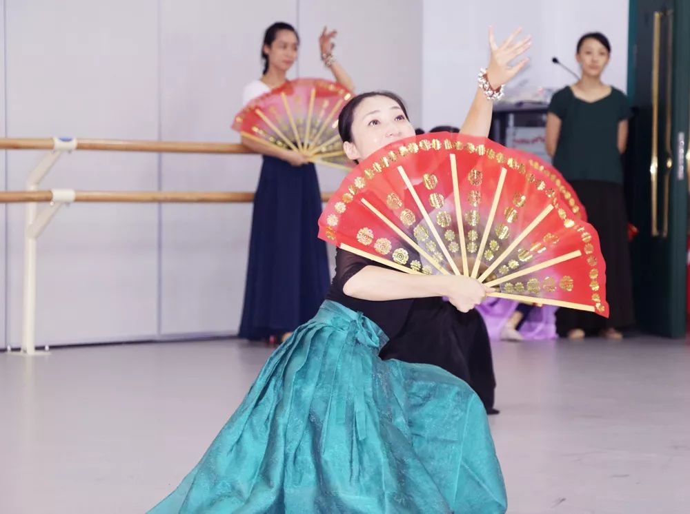表演级教材师资实验班(第三期)|14级朝鲜族舞蹈《快乐
