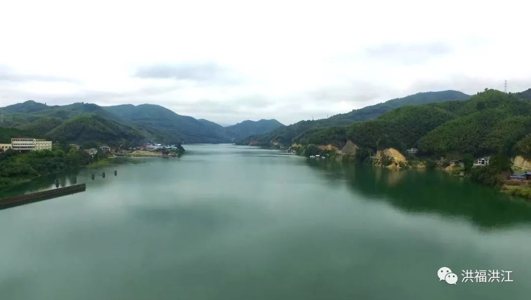 有横岩竹海,洪江古商城,嵩云山国家森林公园,还有星空庄园等景区景点