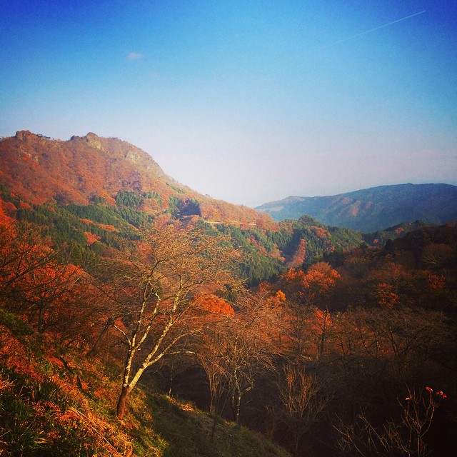 由白云山,金洞山个金鸡山等3座山峰组成的妙义山,因其庄严雄伟的景色