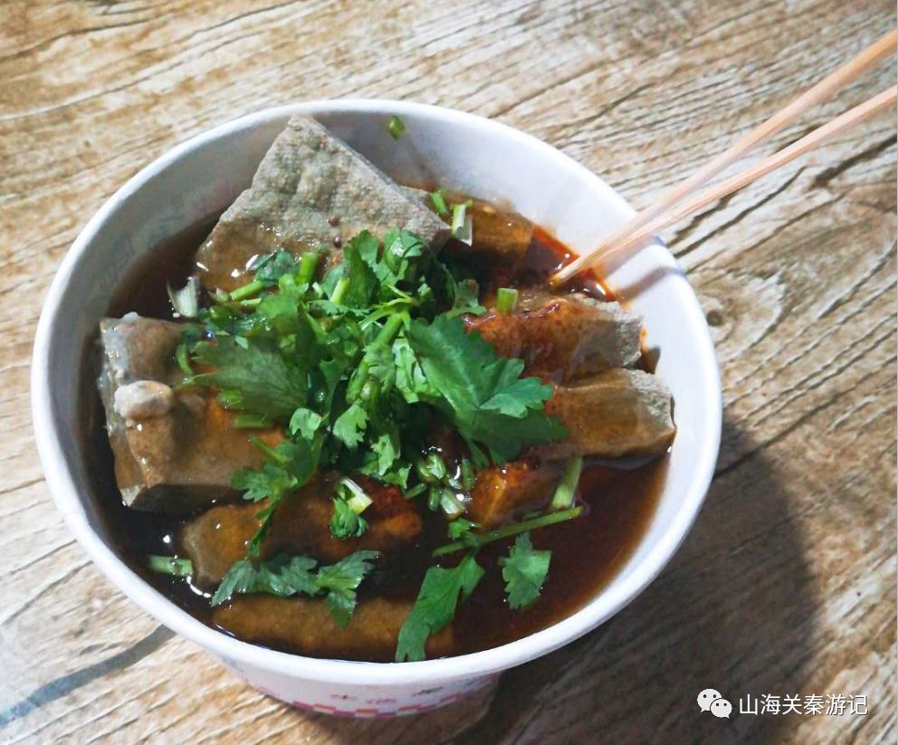 100多万粉丝的抖音小姐姐,带你吃遍山海关夜市儿美食儿