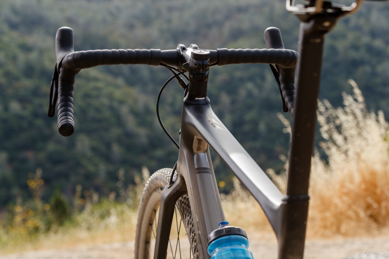 捷安特发表全新gravel bike:revolt advanced公路车