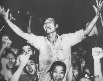 人民脸上都洋溢着胜利的喜悦 热烈庆祝抗日战争取得胜利