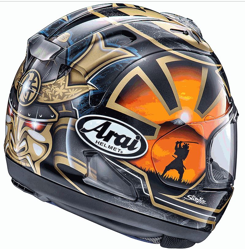 这款头盔也是佩德罗萨职业生涯结束前arai为其推出的最后一款头盔.