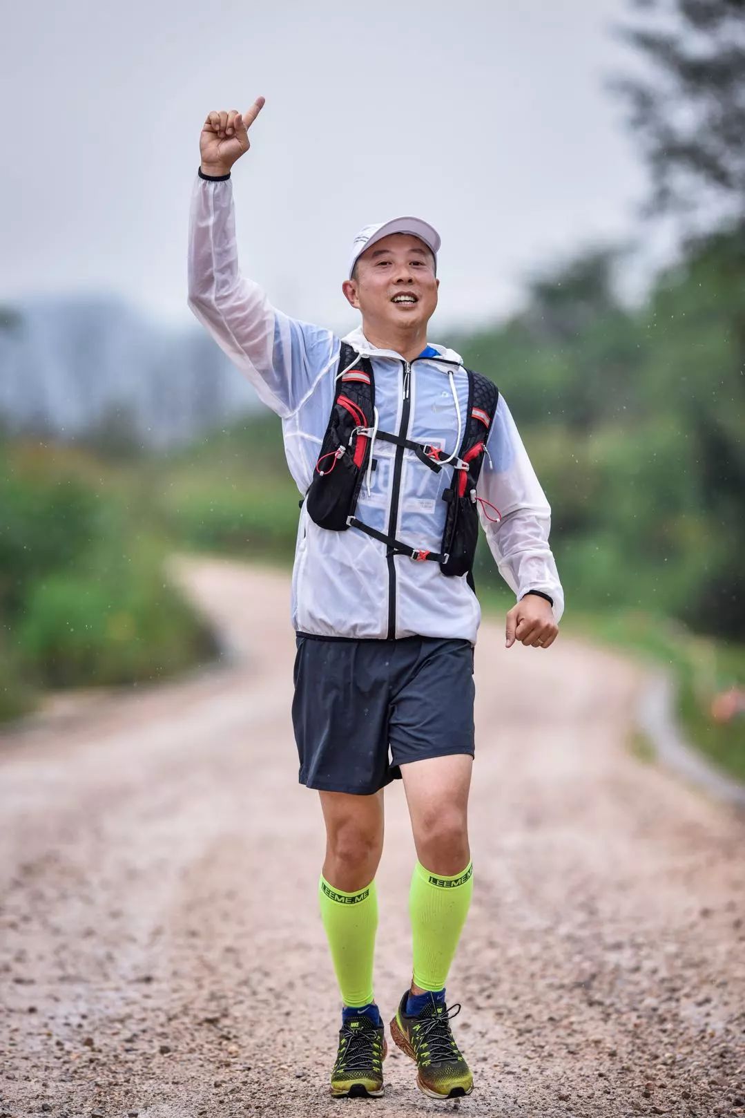 陪金飞豹跑马感受很独特,他的速度不快,但这位登山家和极地探险家面对