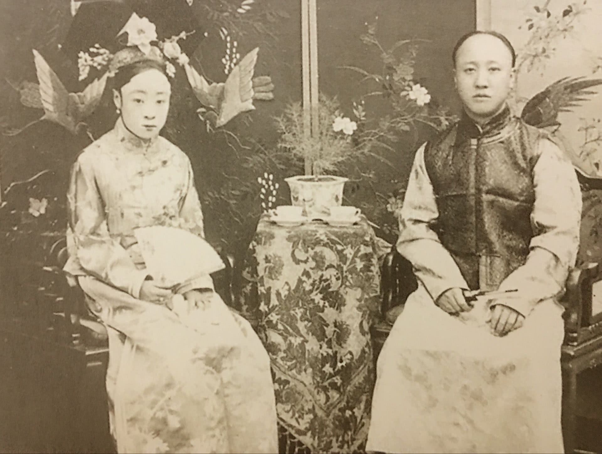 清末帝溥仪大婚时期的老照片，最后的帝王婚礼尽显寒酸_紫禁城