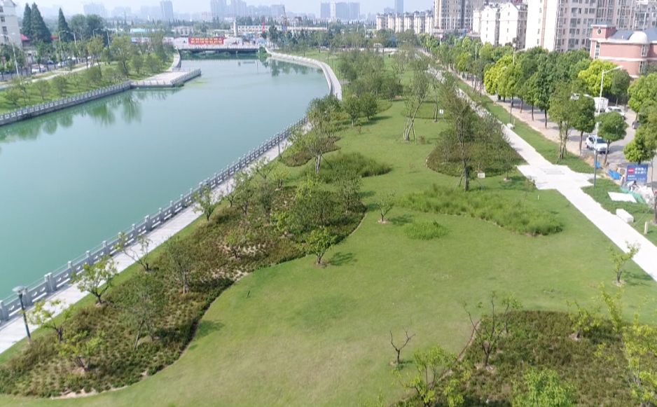 生态恢复方面顺应海绵城市建设趋势,完善水系绿地系统功能, 集湿地