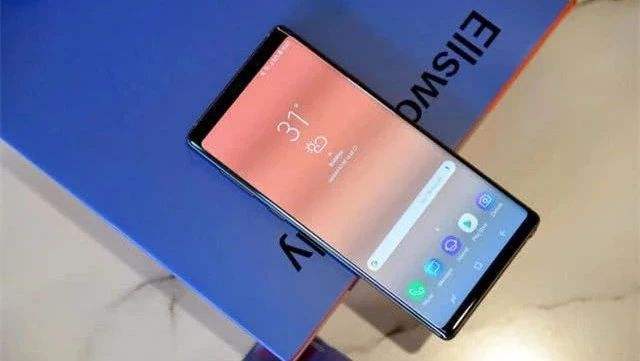 因为这家俄罗斯公司也推出了一款鳄鱼皮制的samsung galaxy note9