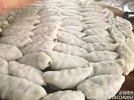 hot米包子又叫"韭菜包,是客家祖地宁化风味小吃中的特色食品.