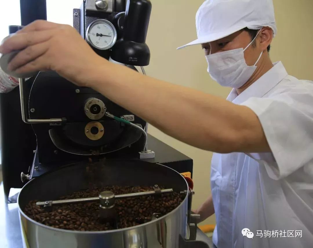 学并亲自体验咖啡烘焙过程,烘焙一包自己的专享咖啡豆!