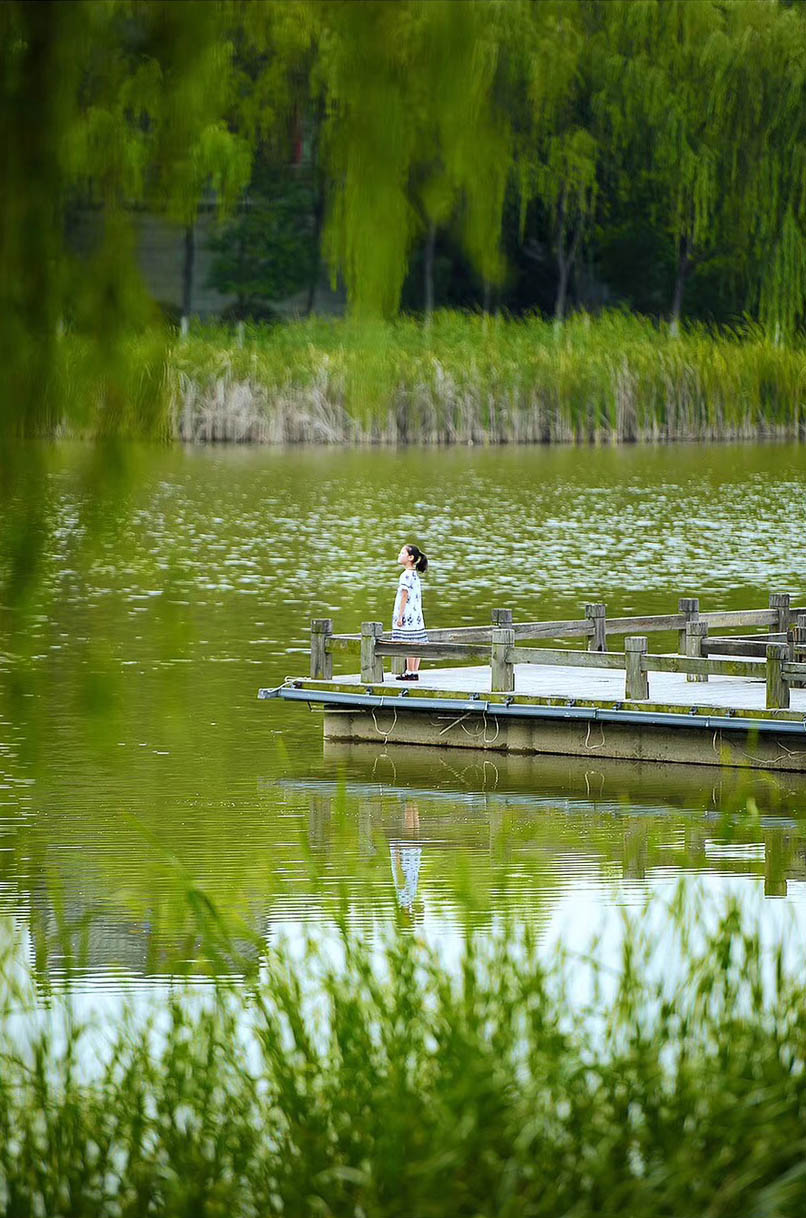 行一段路,赏一程景.绿水湖畔,清幽小径,因为你的存在而与别处不一样!