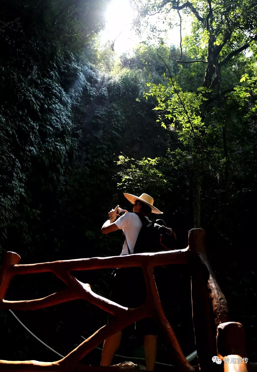 北帝山核心观光区由休闲步道,玻璃索桥,悬空栈道,玻璃眺台等组成.