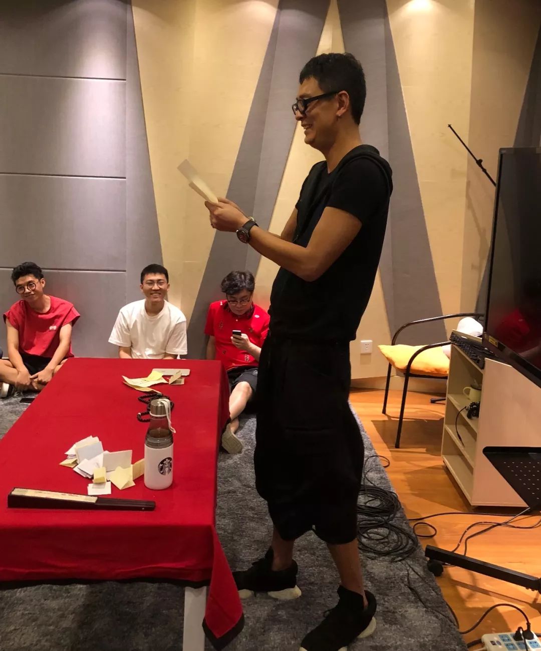 tvb配音演员张艺老师交流会,妹纸多的坐不下啦!