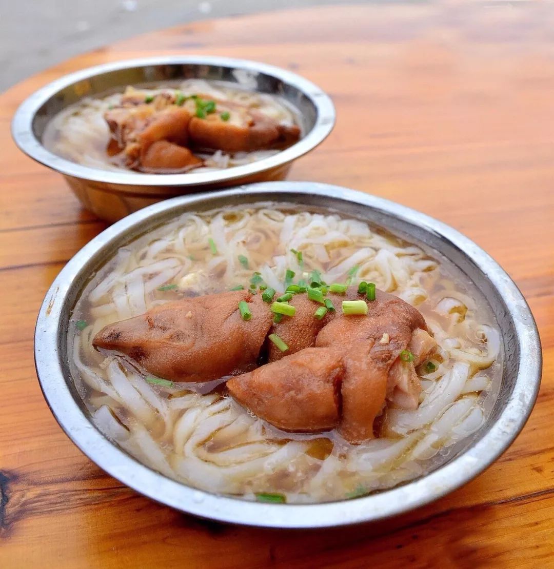 美食频道  > 正文   陈村粉的制作是非常复杂的, 每道工序也很多讲究