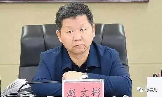 “长期与多名女下属保持不正当两性关系”的他