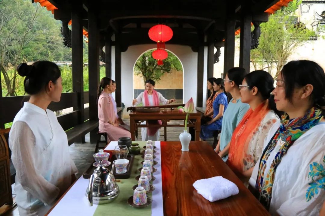 一壶装秋色 一盏盛芳华丨雨后清秋,浪漫黄昏,诗礼人家