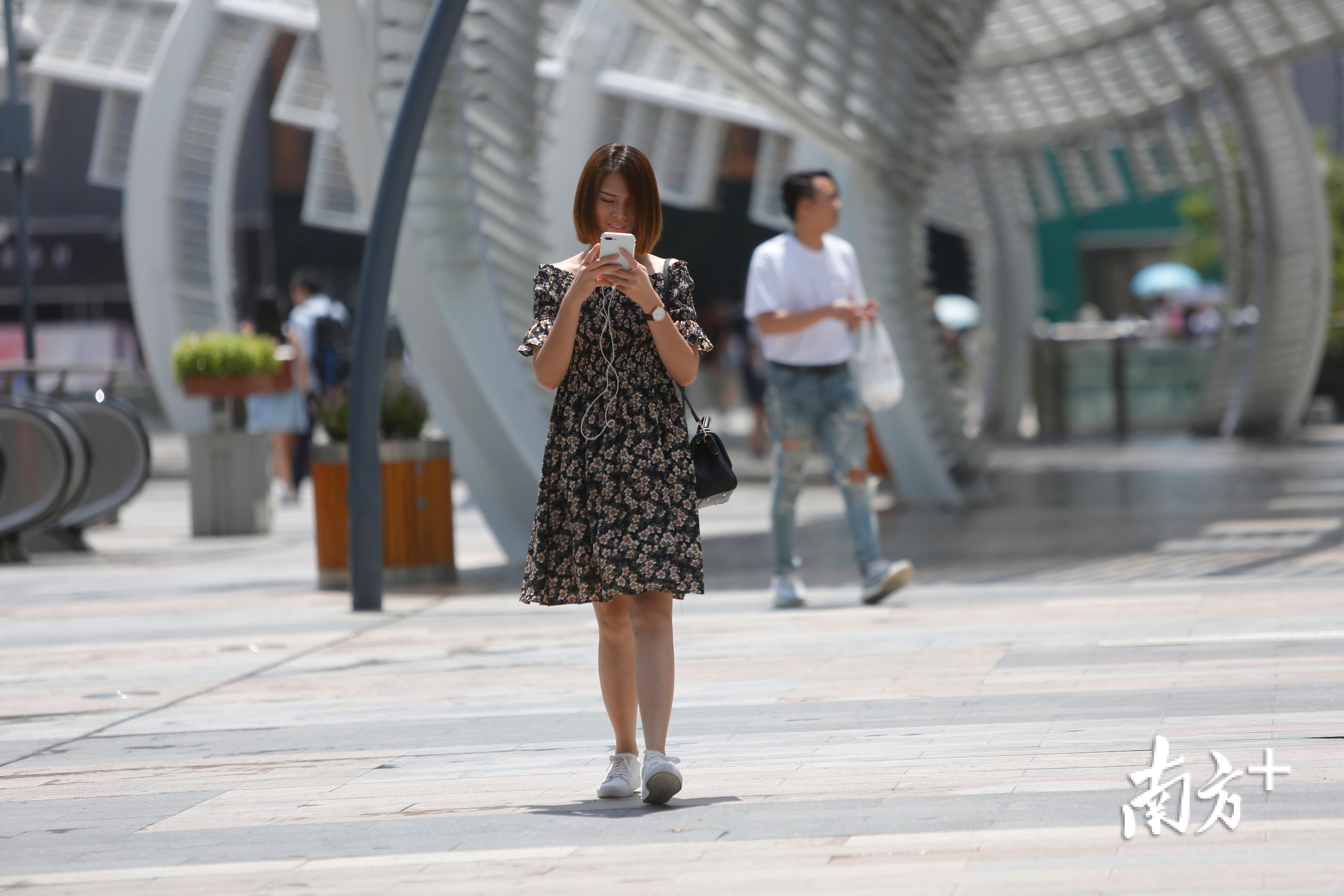 咩街拍 | 深圳湾大街街拍,美女时尚潮感穿搭