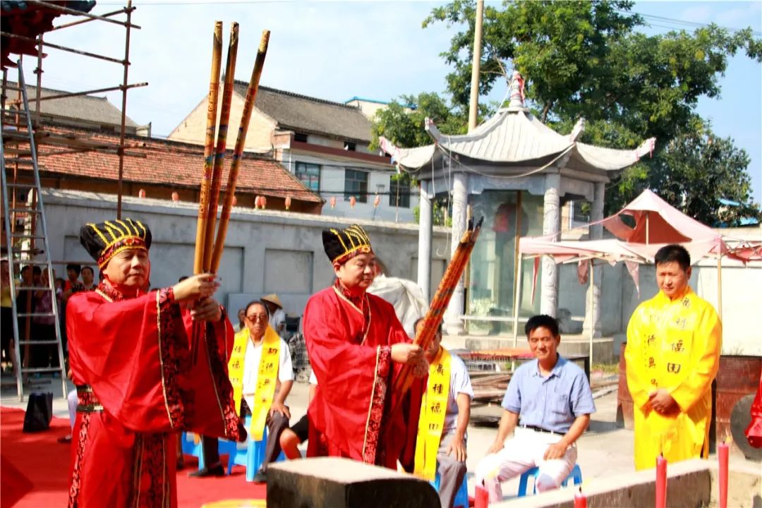 赵城先生和赵俊一先生恭香陈道长祭天地财神神灵赵公明财神故里群众