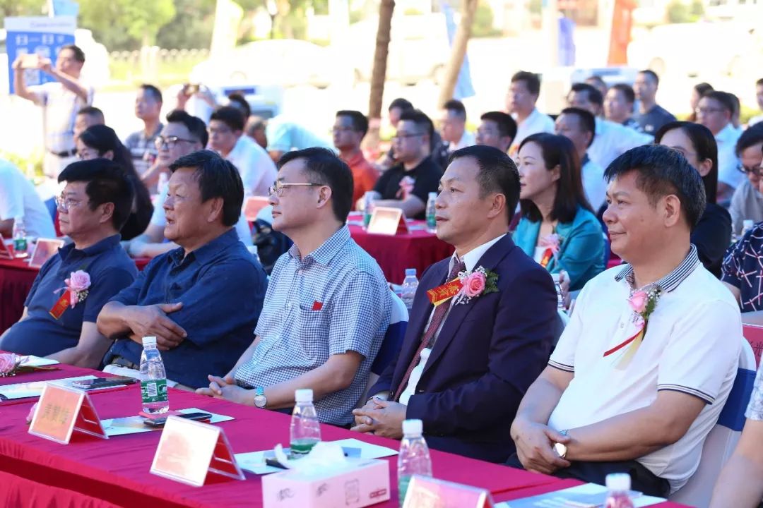 广东省归国华侨联合会副主席戴文威,中山市人大常委会副主任冯煜荣