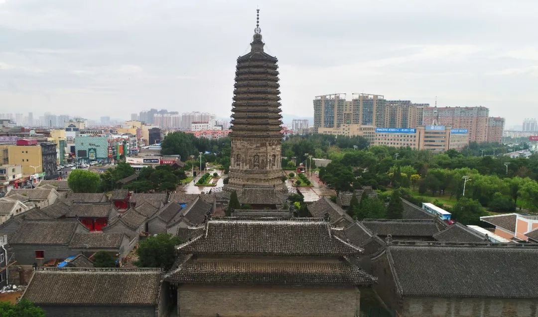 广济寺塔位于锦州市古塔区广济寺内,建于辽清宁三年(1057.