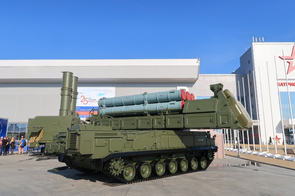 "山毛榉"buk-m3防空导弹系统首次亮相"军队2018"